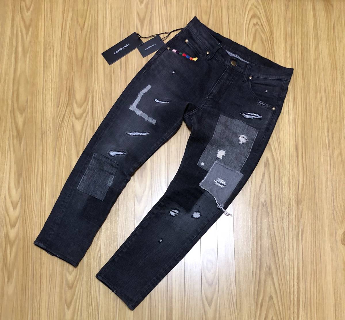 定価71，280円 ☆ 1PIU1UGUALE3 17AW rainbow stitch tapered denim 