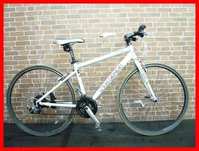 人気SALE，定番人気 クロスバイク LOUIS GARNEAU ルイガノ CHASSE シャッセ AL6061アルミフレーム 700&times;28C 3&times;8 24段変速(Mサイズ)｜売買されたオークション情報、yahooの商品情報をアーカイブ公開 - オークファン Mサイズ