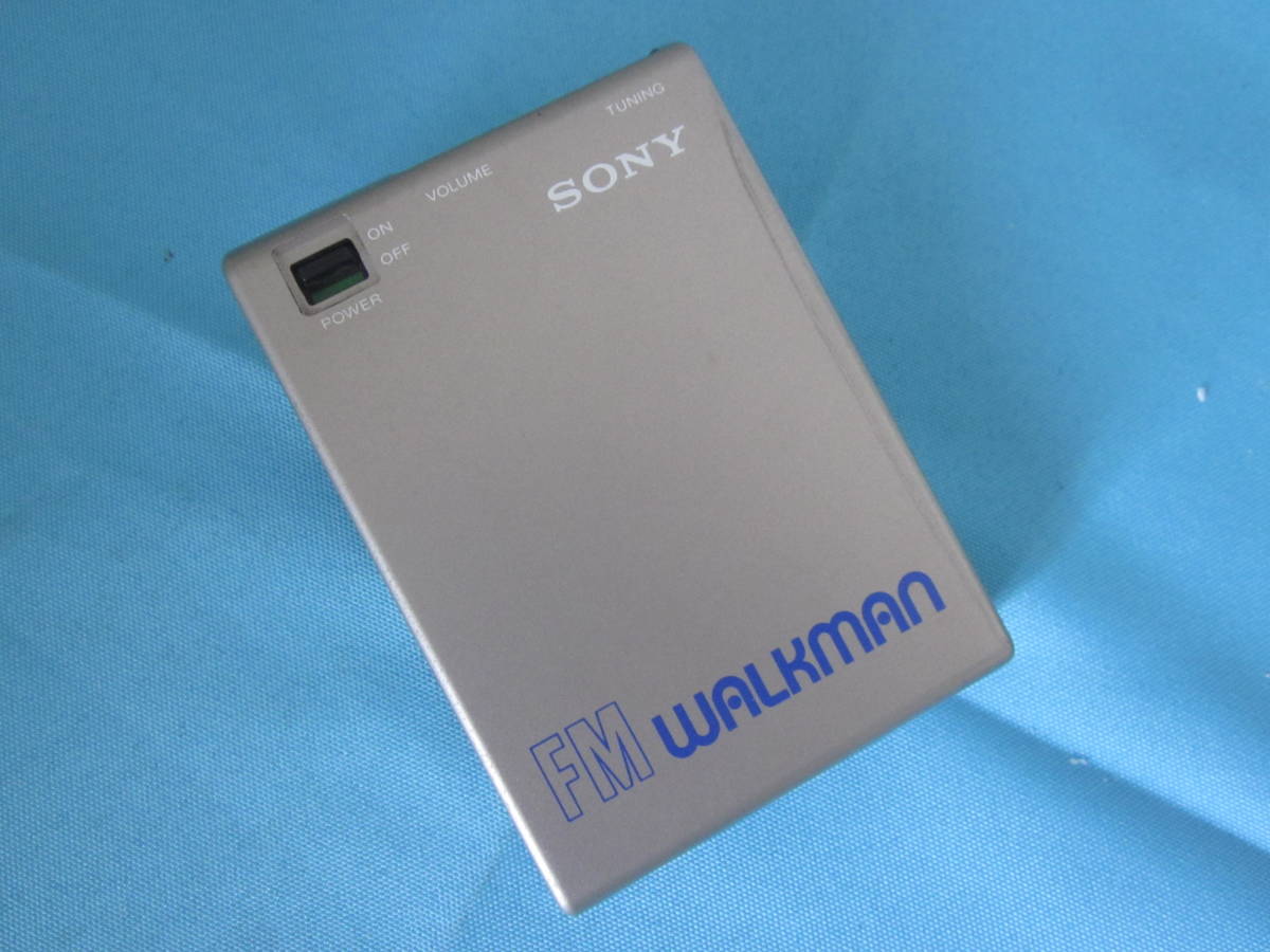 955】SONY FMウォークマンSRF-30 希少 FM北海道ロゴ入り 箱付 955