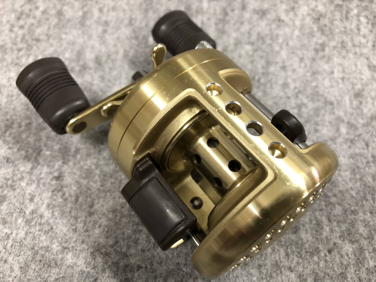 SHIMANO シマノ カルカッタ 101XT 左巻き 美品 即決 シマノ