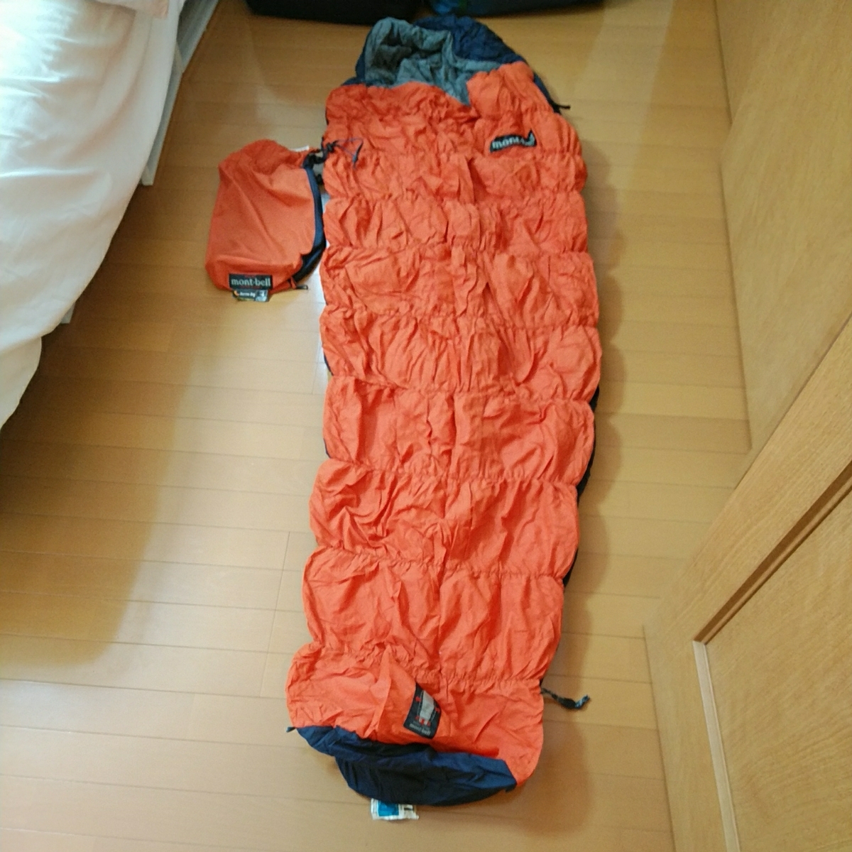 ほぼ未使用】モンベル バロウバッグ♯4 mont-bell Burrow Bag 寝袋