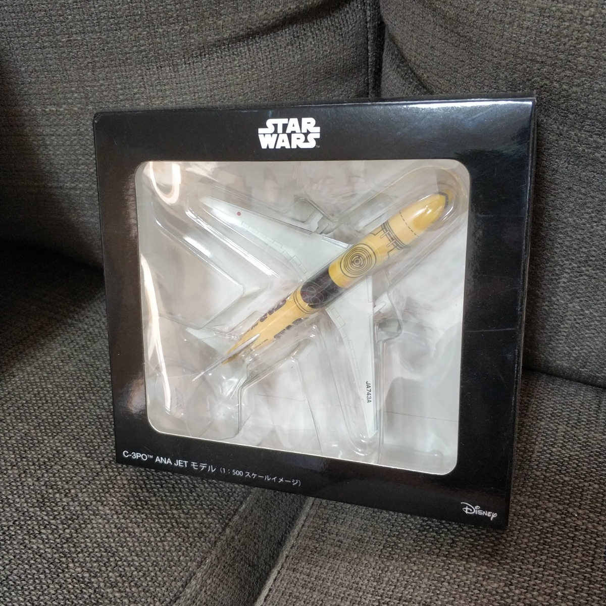 ANA C-3PO JET 1⁄500 | STAR JA743A B777-200ER WARS JET」を公開