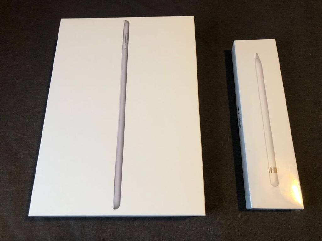 中古品】iPad（第6世代）Wi-Fiモデル 32GBスペースグレイと【新品