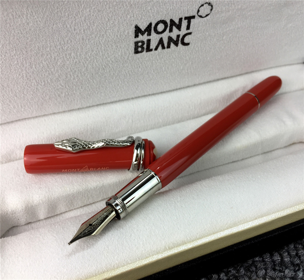 MONTBLANC モンブラン 万年筆 未使用 美品 筆記用具 ケース付き87