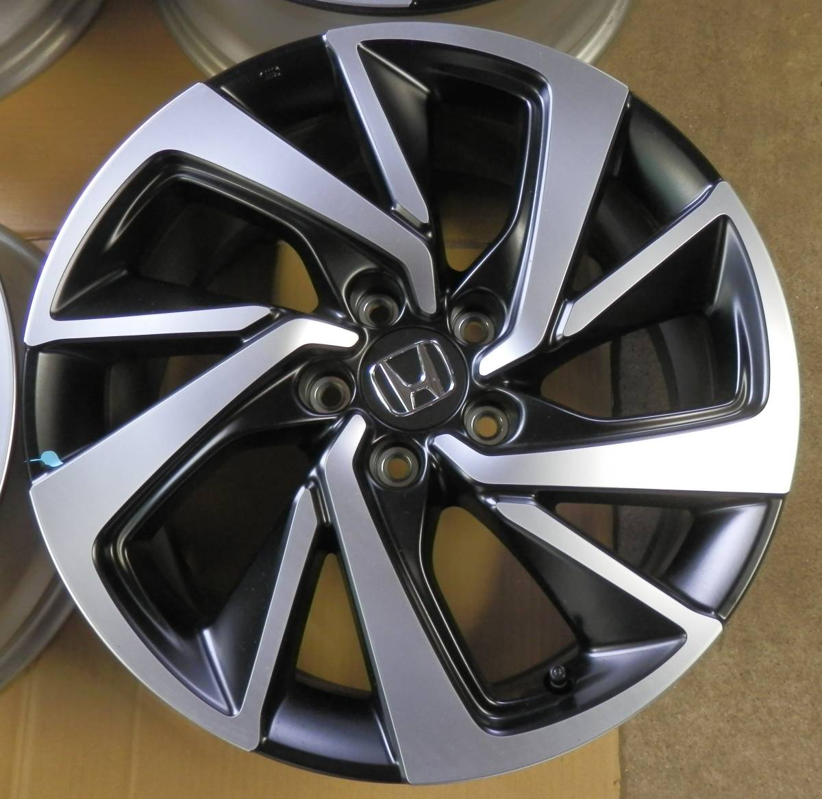 新車外し ホンダ ヴェゼルRS純正ホイール 新同美品 4本 ハイブリッド 