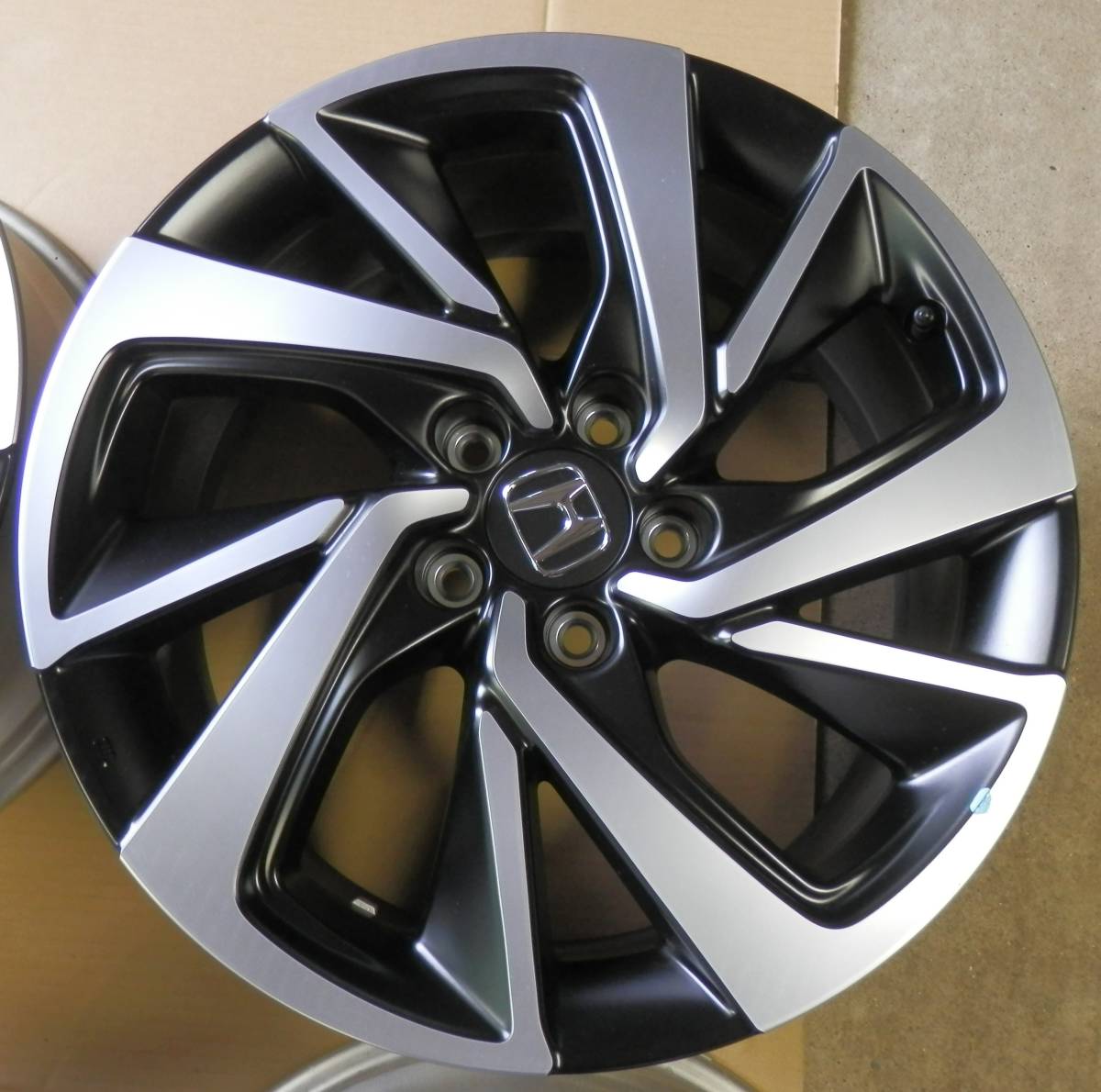 新車外し ホンダ ヴェゼルRS純正ホイール 新同美品 4本 ハイブリッド