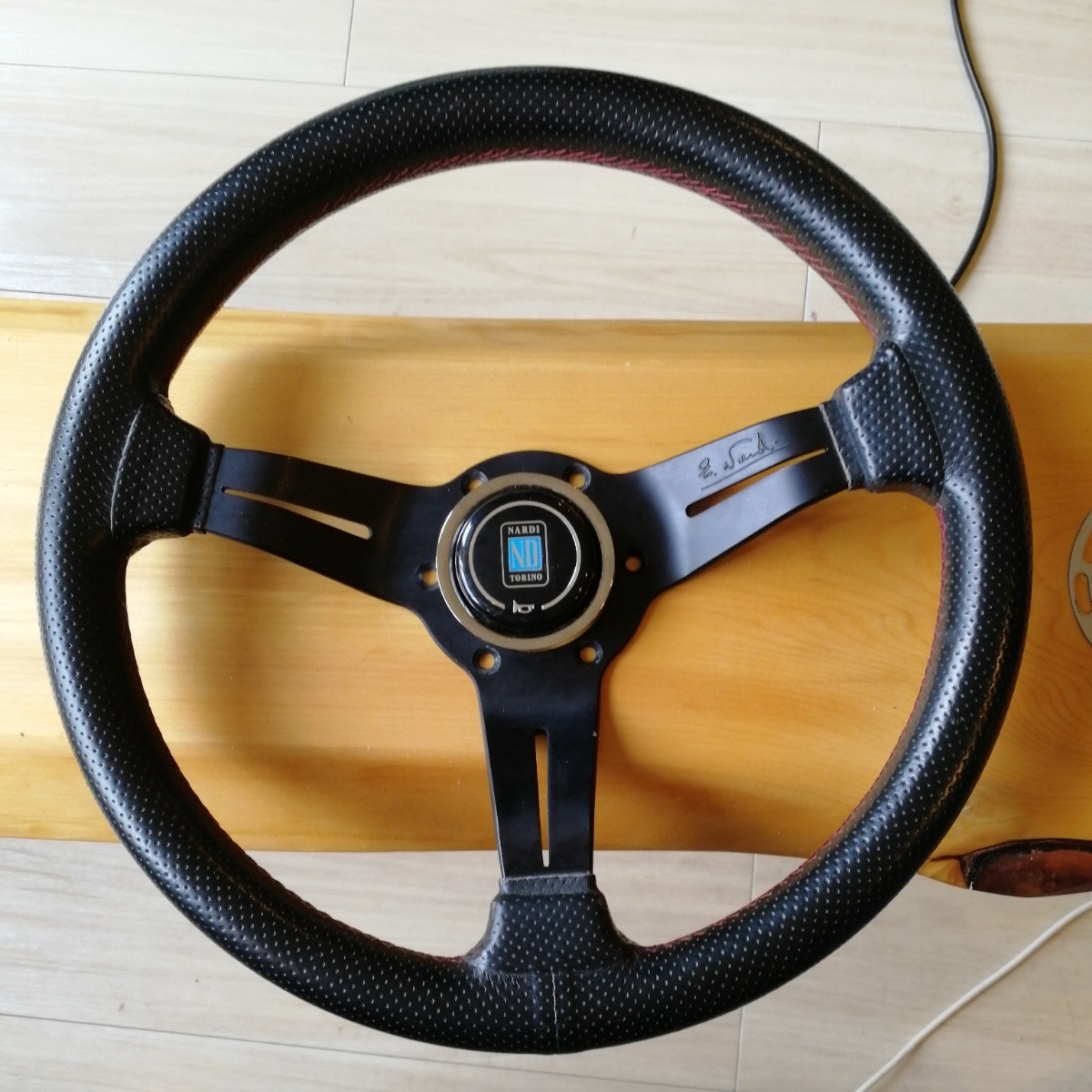正規品ナルディ ディープコーンステアリングφ35 レッドステッチ 【公式