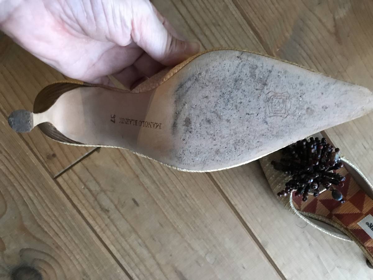 MANOLO BLAHNIK　マノロ・ブラニク　サイズ３７　飾り付き　美品