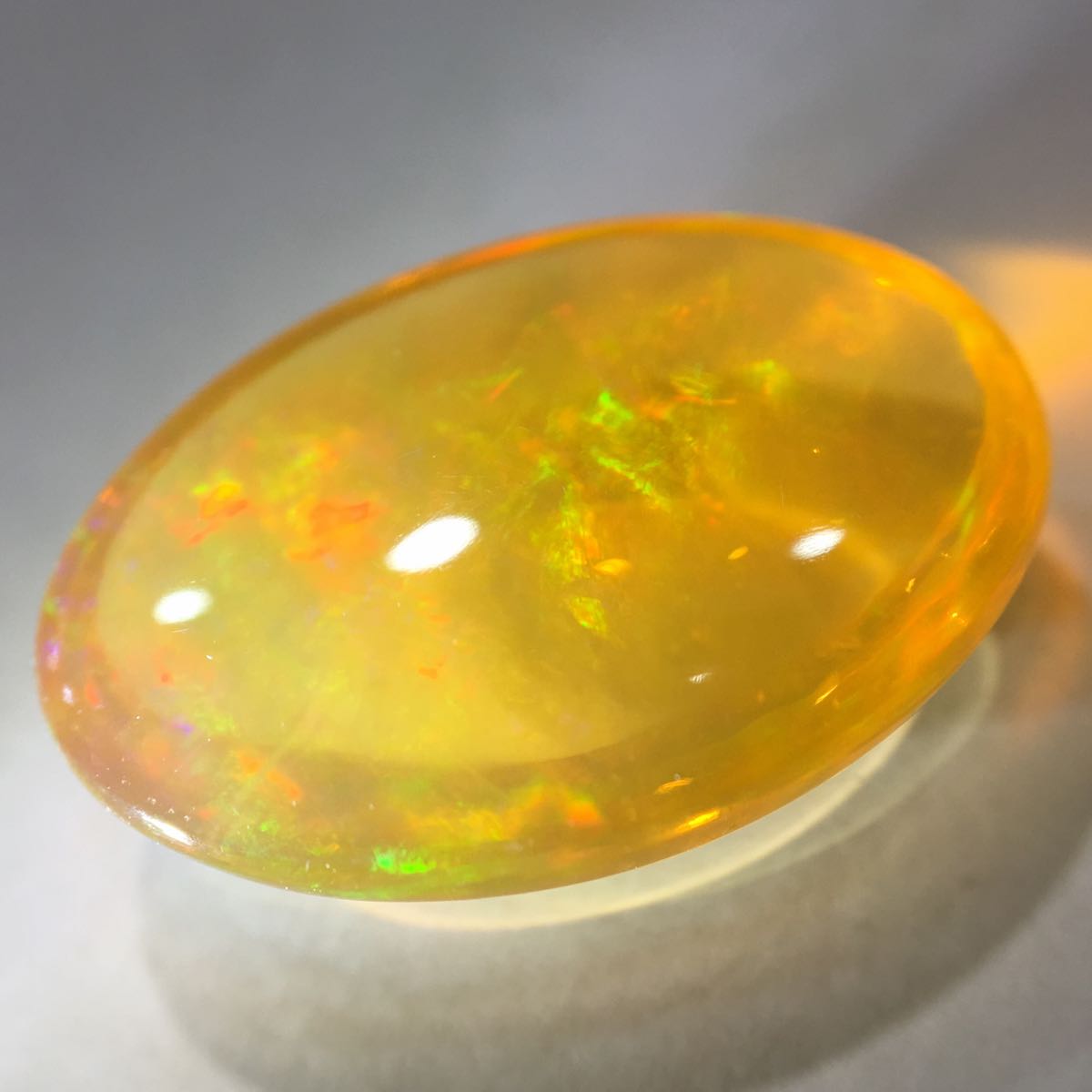 新作入荷，新作 大粒！！［天然ファイヤーオパール 8.882ct］19.19
