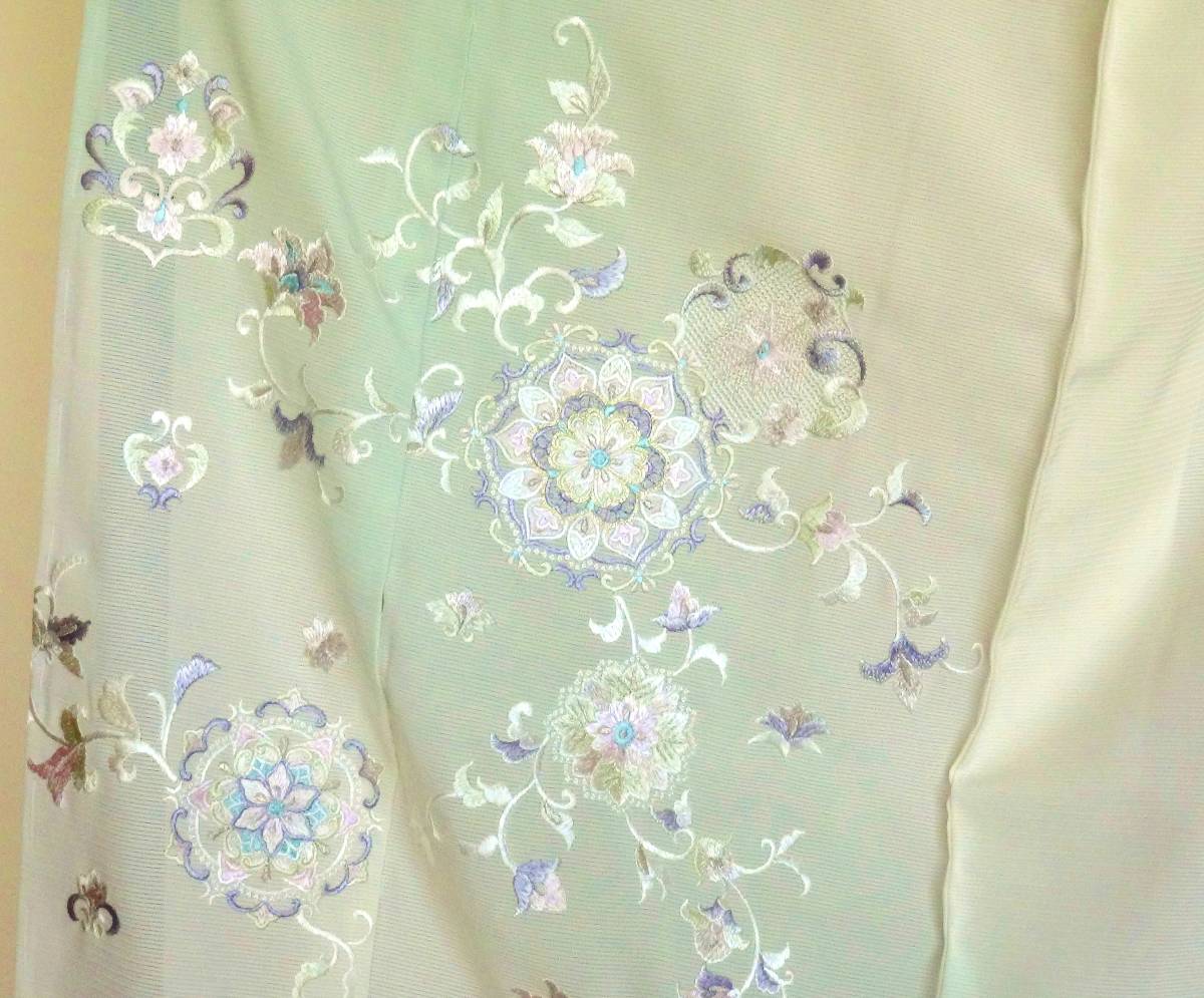 夏物・五泉駒絽の着物です！刺繍入り訪問着『唐草に華紋：白地に薄緑