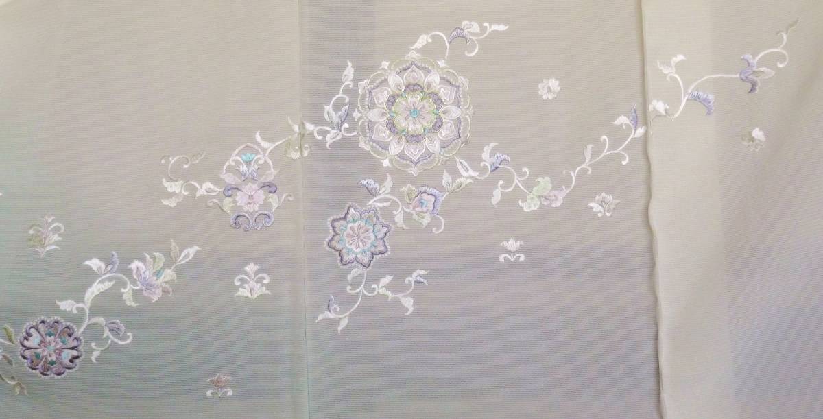 夏物・五泉駒絽の着物です！刺繍入り訪問着『唐草に華紋：白地に薄緑