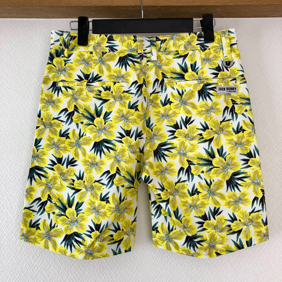 新品 パーリーゲイツ Wジャガード ヘリンボーン ショートパンツ(5)L/黄 新品】ジャックバニー パーリーゲイツ メンズ 花柄 ショートパンツ