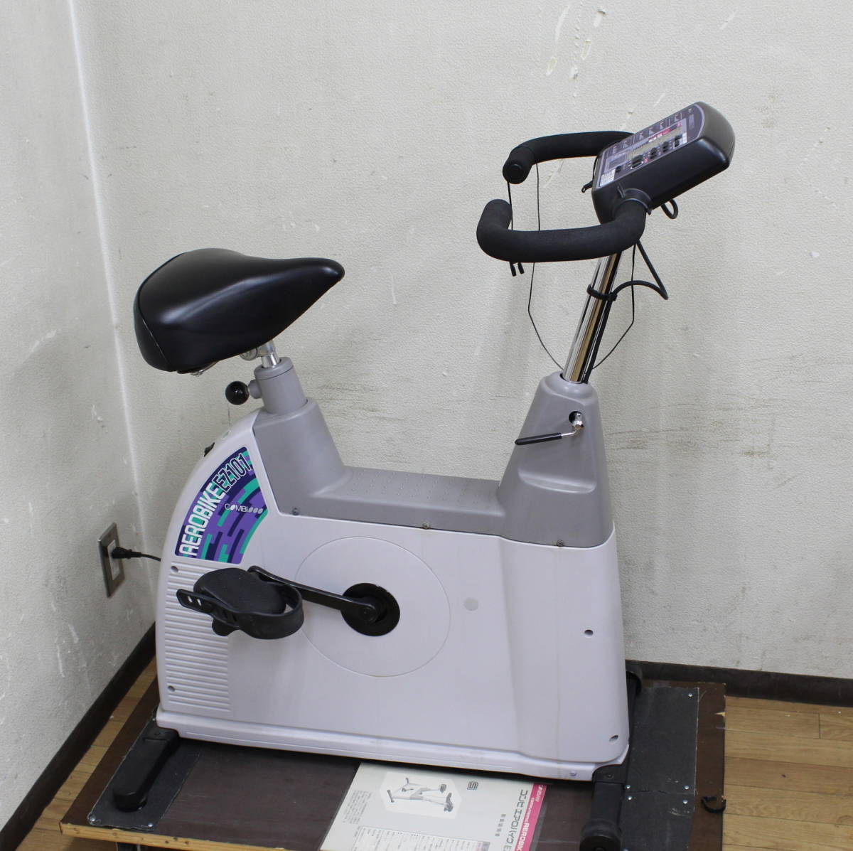エアロバイク EZ101 コンビ 中古品 フィットネス 中古 楽直T1749995 