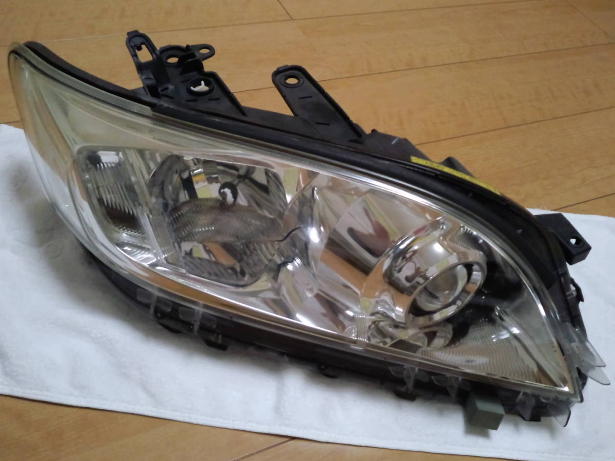 トヨタヴァンガードACA33W 純正HID右ヘッドライト