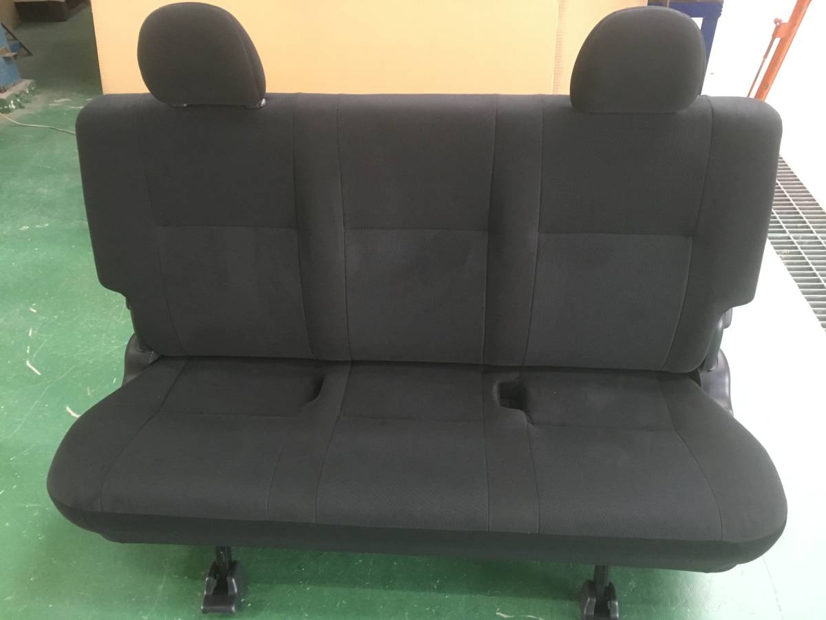 ハイエース200系スーパーGLセカンドシート新車外し