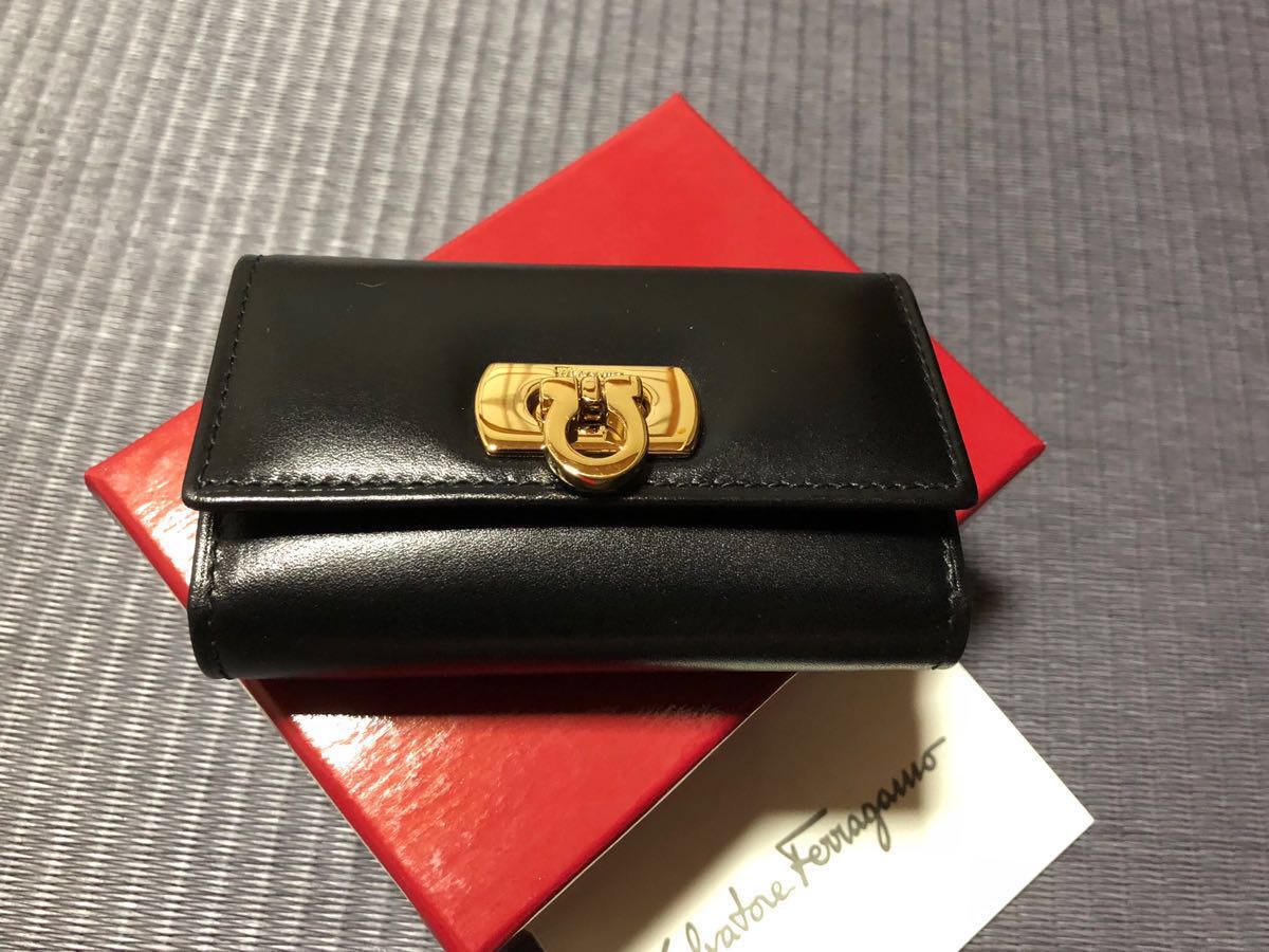 赤字超特価，100%新品 Salvatore Ferragamo キーケースホルダー 6連 レザー ブラック サルヴァトーレ フェラガモ(女性用財布)｜売買されたオークション情報、yahooの商品情報をアーカイブ公開 - オークファン 服飾小物