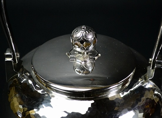 蔵出金工師匠/森川栄川造/純銀製/鎚目打文籐巻弦湯沸750g銀瓶T16