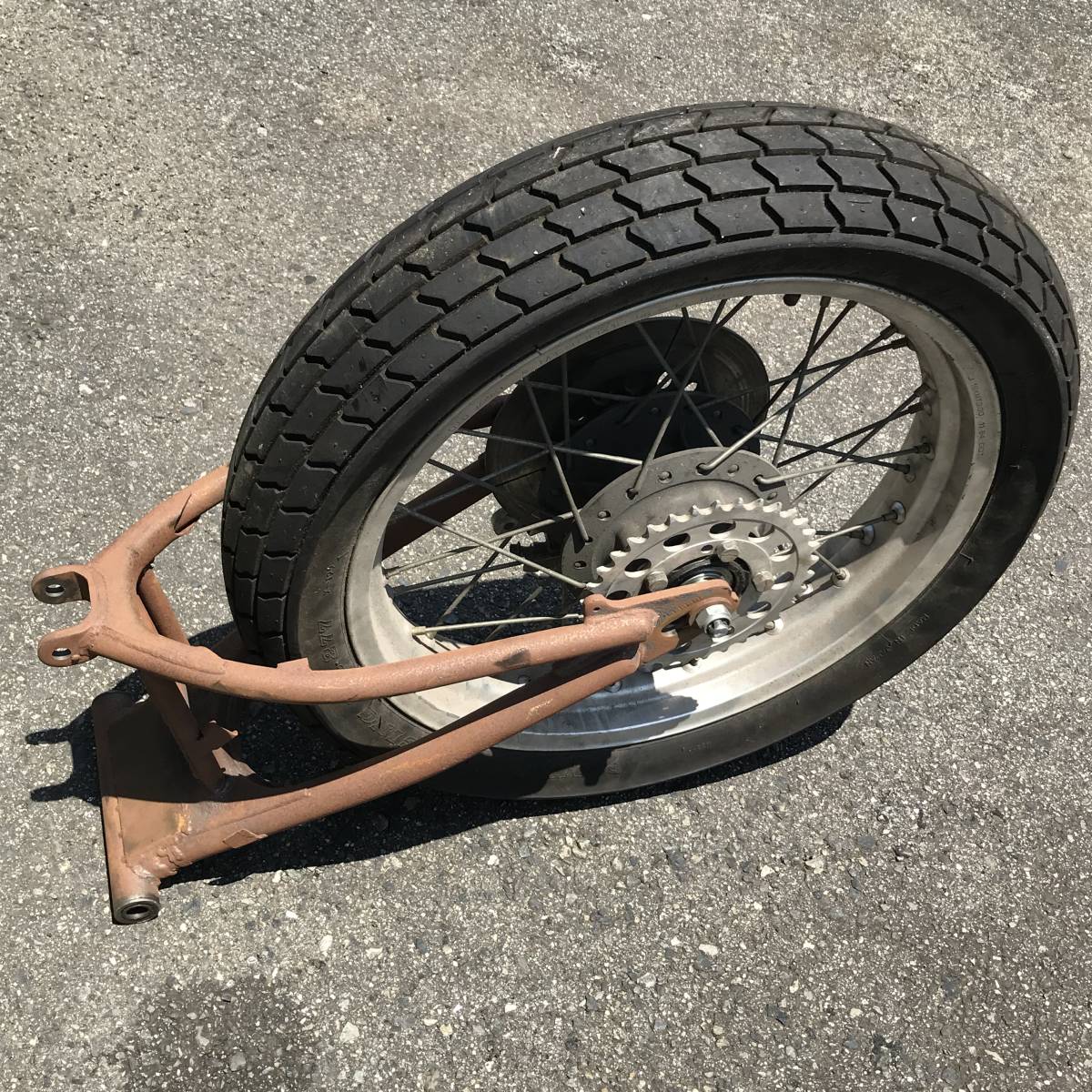 ヤマハ Tz250 スポークホイール 3 00 18 ディスク Rz スイングアーム Rz350 4l3 4uo カスタムパーツ 仕上げ用 Yec Rd レーサー レース リア 売買されたオークション情報 Yahooの商品情報をアーカイブ公開 オークファン Aucfan Com