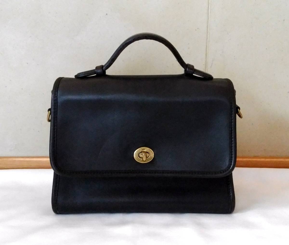  COACH ハンドバッグ 黒 レザー フラップ オールドコーチ ヴィンテージ ブラック ショルダーバッグ ヴィンテージ 本革 コーチ フルレザー(ハンドバッグ)｜売買されたオークション情報、yahooの かばん、バッグ
