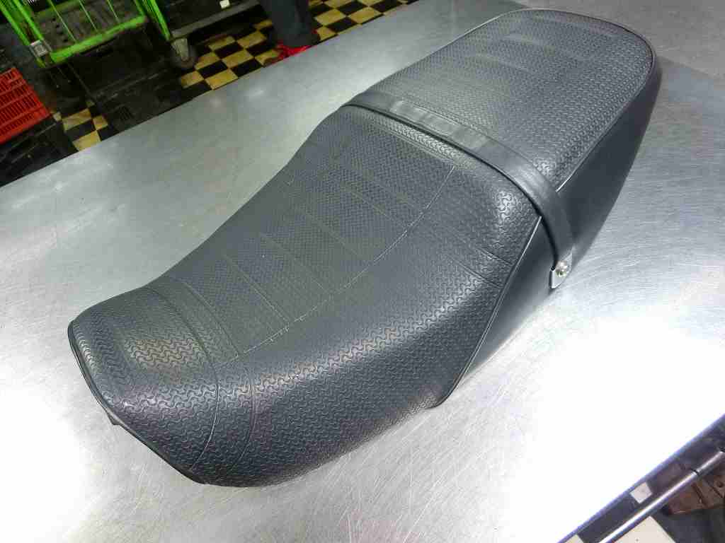 販売直送 カワサキZRX400の純正シート 【公式通販】