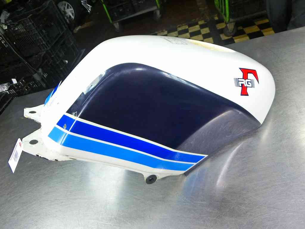 RG250ガンマ ガソリンタンク 綺麗 GJ21A(スズキ用)｜売買されたオークション情報、yahooの商品情報をアーカイブ公開 - オークファン スズキ用
