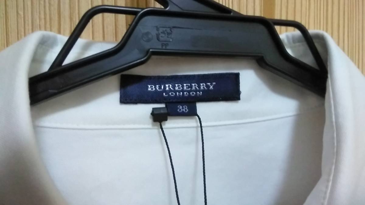 シャツ 白の通販 BURBERRY（シャツ⁄ブラウス(長袖⁄七分)）のフリマ
