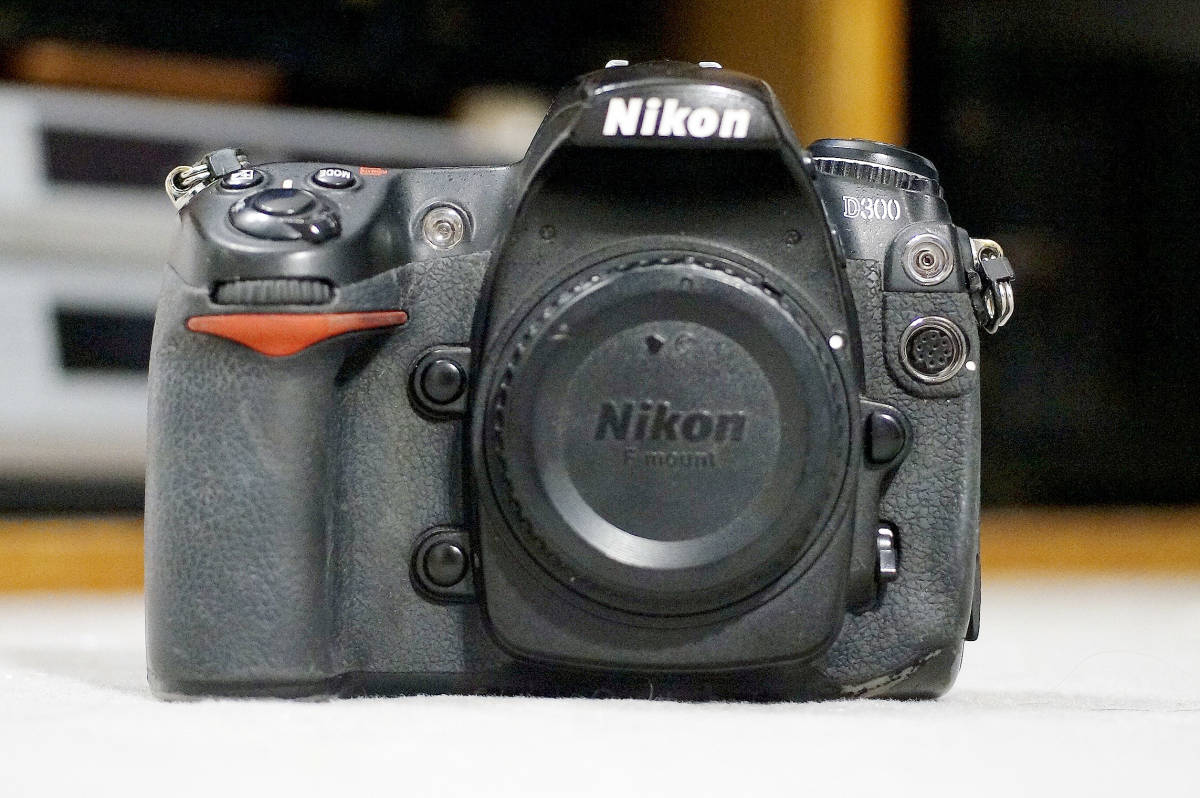 赤字超特価，安い 動作品 ニコンD300 ボディ ジャンク