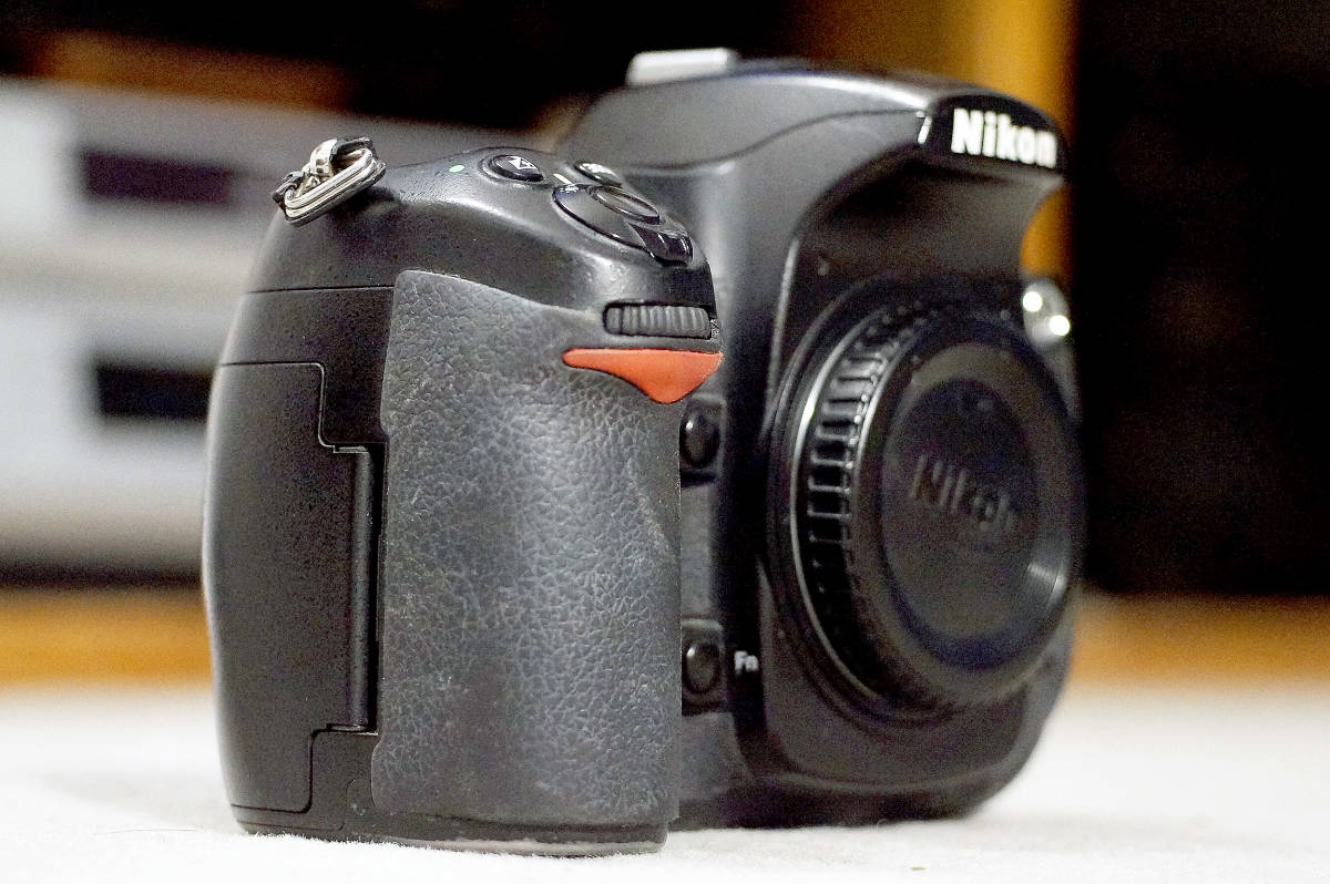 赤字超特価，安い 動作品 ニコンD300 ボディ ジャンク