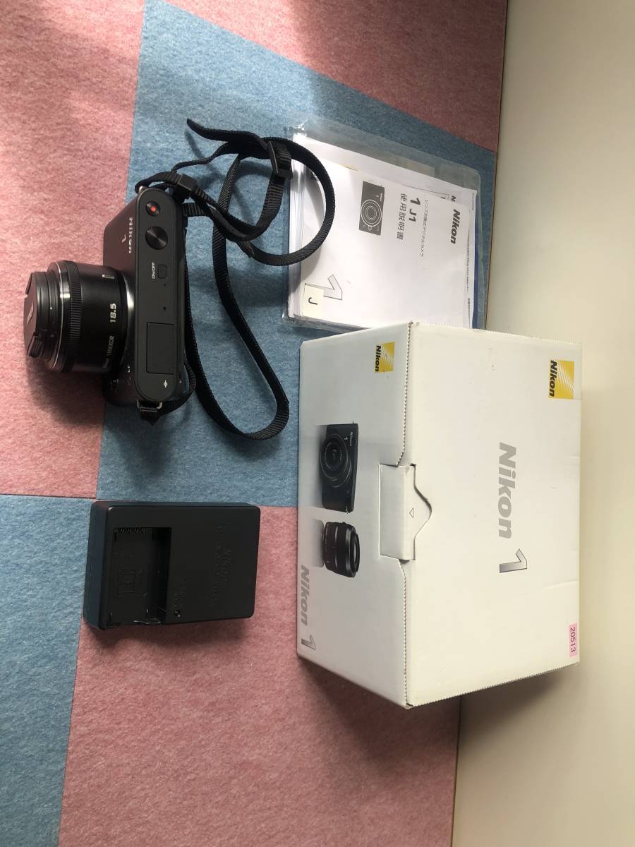 ●Nikon 1 J1 単焦点レンズ 1 NIKKOR 18.5mm f/1.8付● 中古