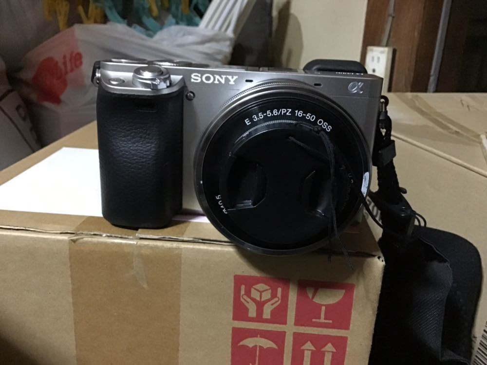ソニー α6000 パワーズームレンズキット シルバー 美品中古 おまけあり