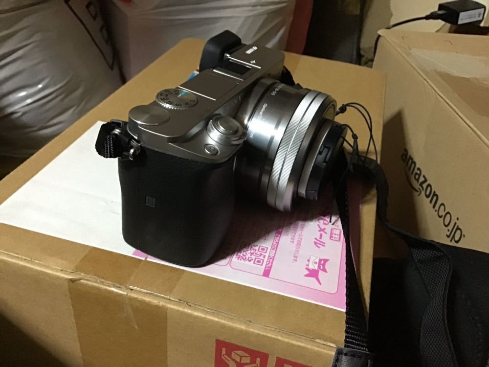 ソニー α6000 パワーズームレンズキット シルバー 美品中古 おまけあり