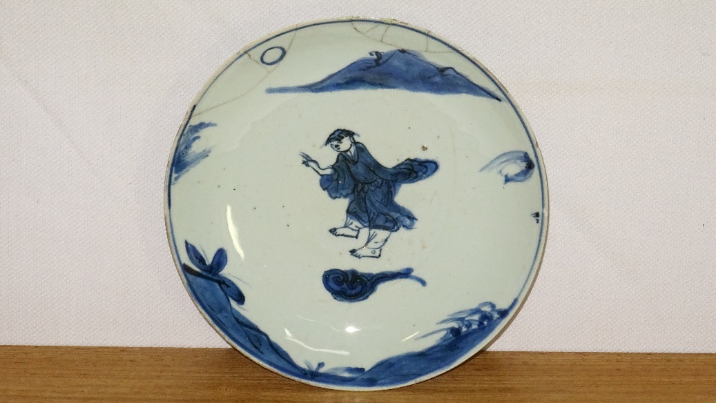 明時代末期人物描染付(青花)お皿 ◇【古染付人物図皿