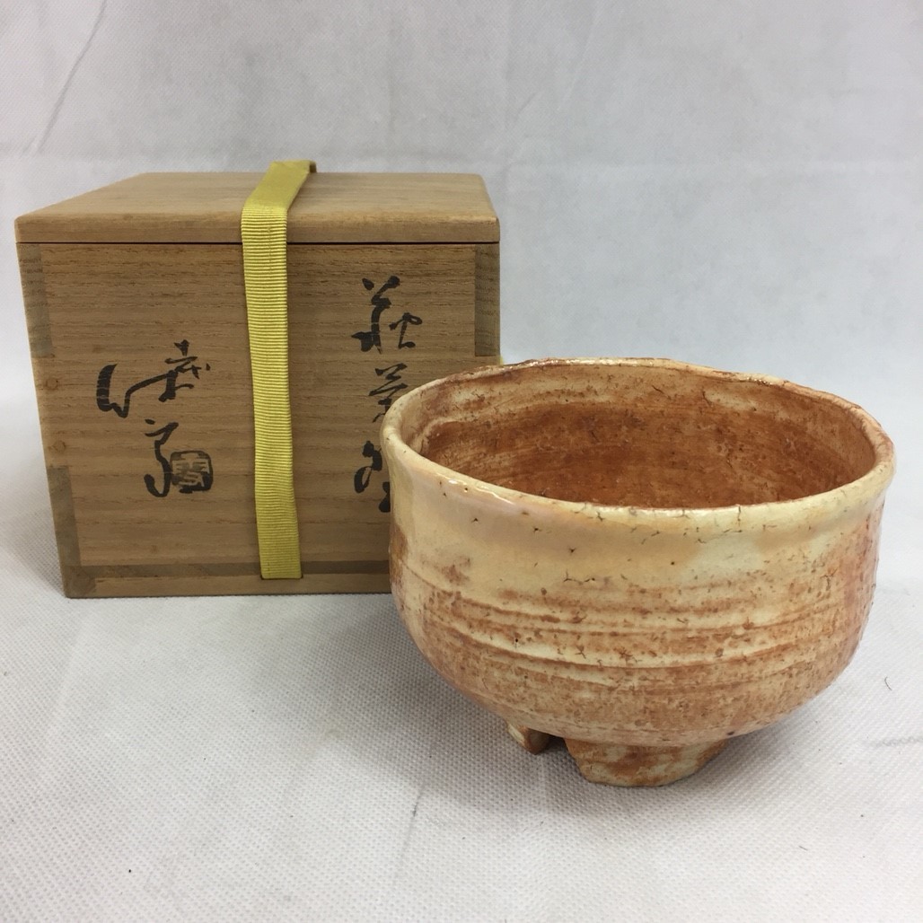 2F389P) 萩茶椀/人間国宝/十一代三輪休雪/共布/共箱/三輪/壽雪/茶道具