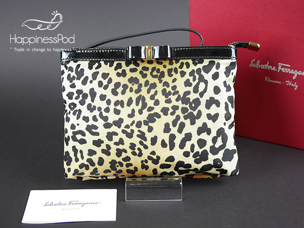Salvatore フェラガモ ポーチ Ferragamo ヒョウ柄 美品 ヴァラリボン