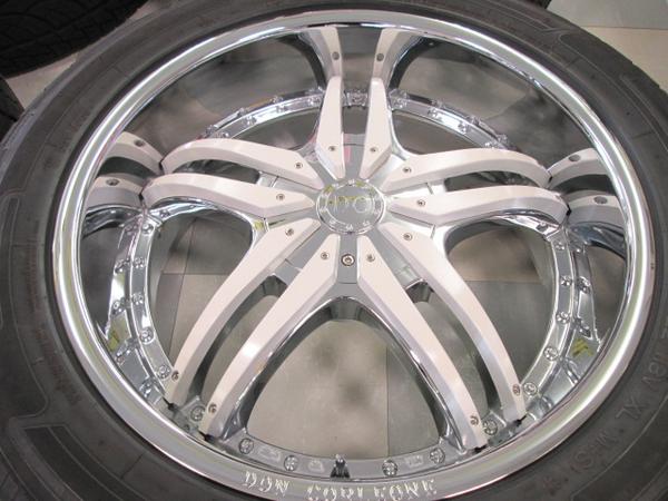 美品ドンコルレオーネ 9.5J±0 150-5H 305/45 22インチ ランクル(22  