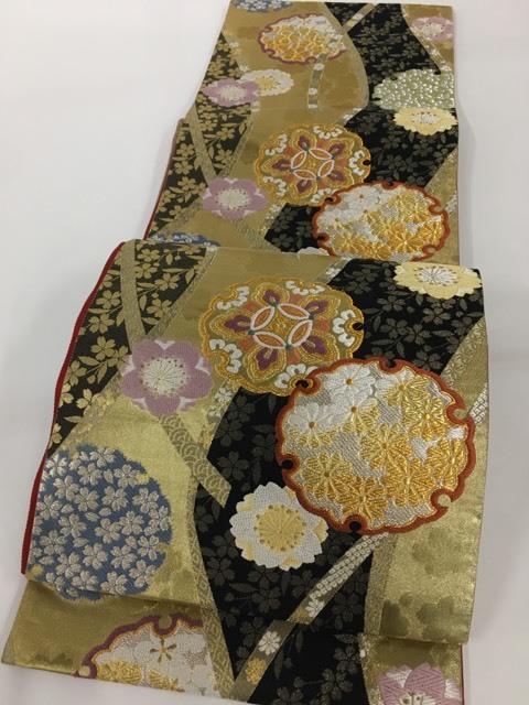 袋帯 草花 雪輪 正絹 金糸 秀品 六通 箔 金色 美品 名品 中古 クリーム