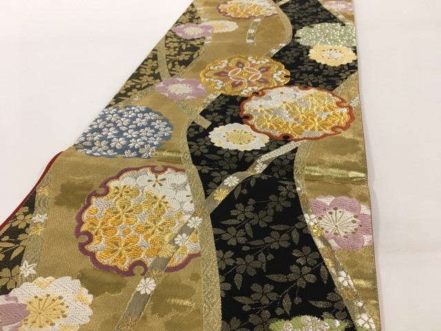 袋帯 草花 雪輪 正絹 金糸 秀品 六通 箔 金色 美品 名品 中古 クリーム