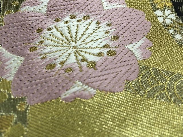 袋帯 草花 雪輪 正絹 金糸 秀品 六通 箔 金色 美品 名品 中古 クリーム