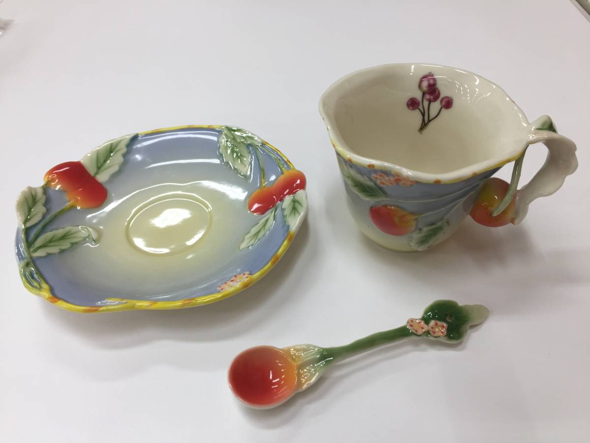 ワタトウ watatou カップ＆ソーサー 金彩 watatou⁄カップ&ソーサー 