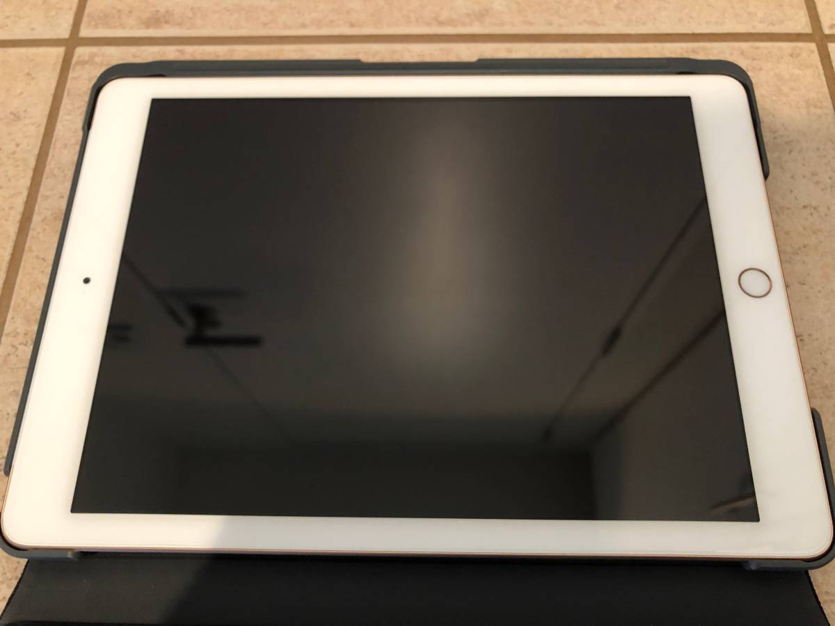 iPad 9.7インチ Wi-Fi+Cellularモデル 32GB MRM02J/A SIMフリー [ゴールド]+Appleペンシル＋ロジクールキーボード