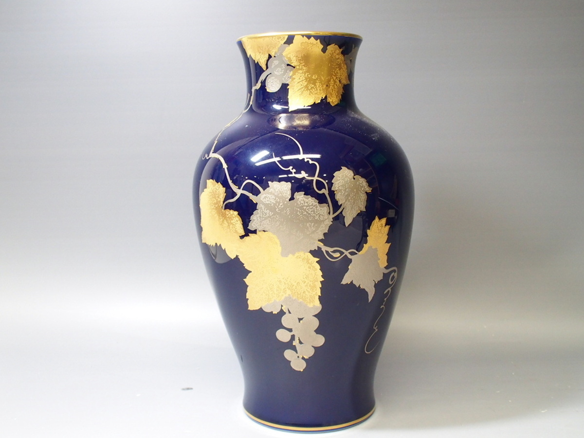 大倉陶園 大倉陶園 瑠璃(ルリ) 金蝕ぶどう 花器 花生 花瓶 36cm 瑠璃 大倉陶園 大倉陶園 瑠璃(ルリ) 金蝕ぶどう 花器 花生 花瓶 36cm 瑠璃