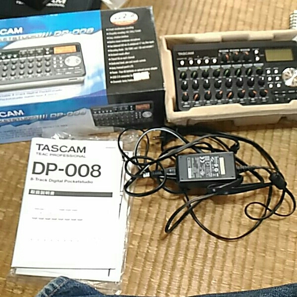 TASCAM DP-008 8トラックのデジタルマルチトラックレコーダー