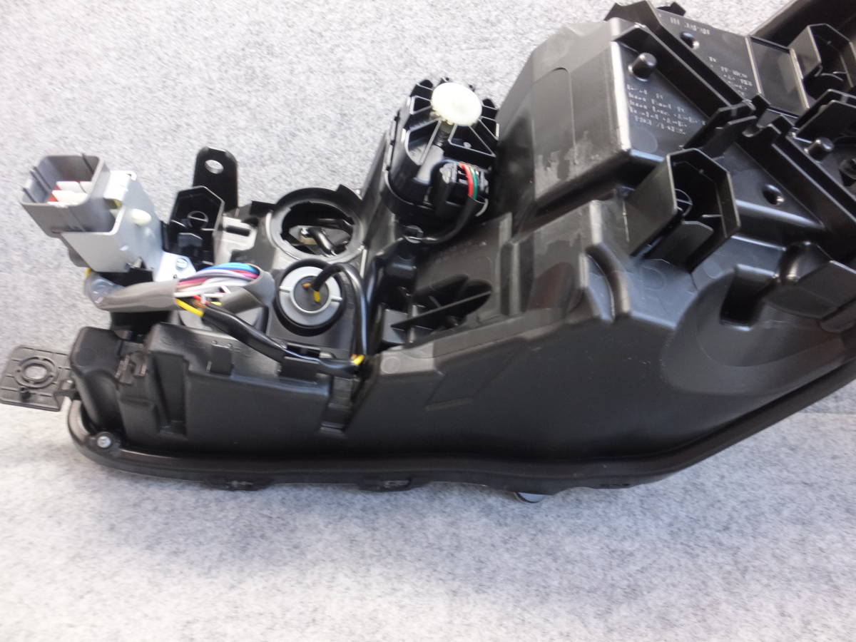 新品 レヴォーグ VM4/VMG 後期 LED右ヘッドライト H4149 【公式通販】