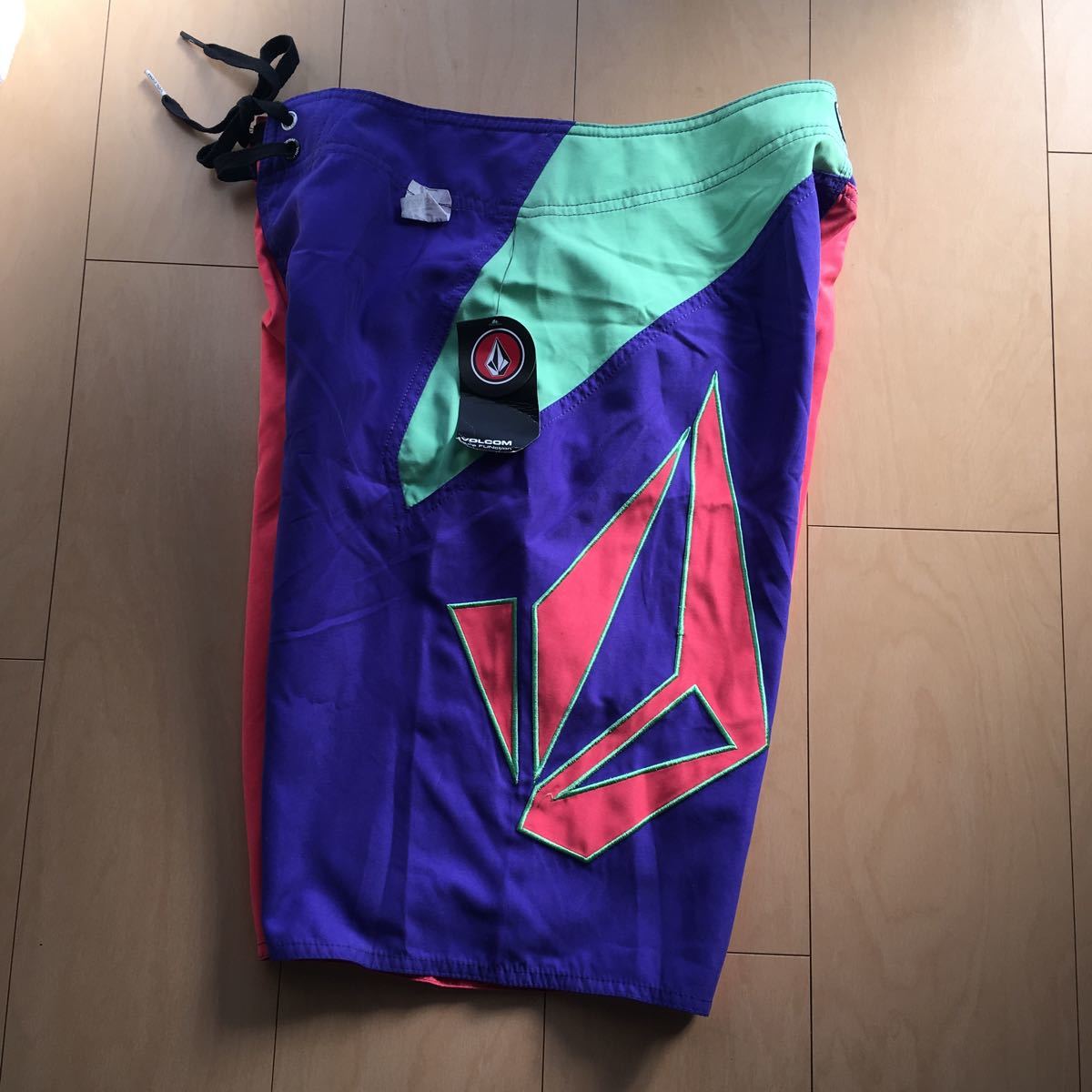 新品 ボルコム 29 サーフパンツ ハーフパンツ 海水 水泳 ビーチ スイム ストリート スケート スノー サーフィン volcom 海 海外輸入品