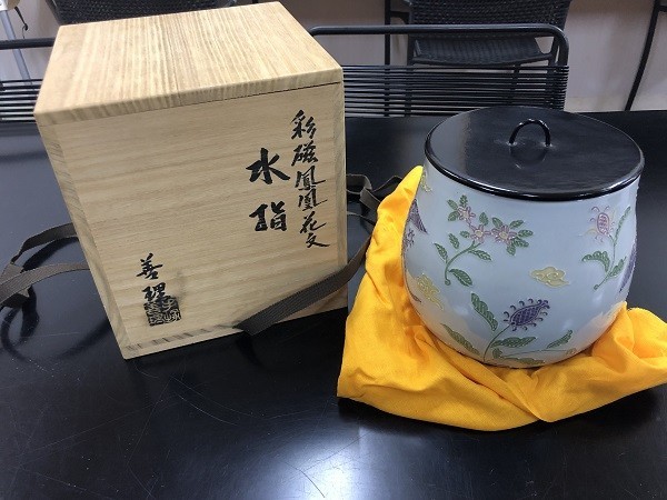 送料無料，新作登場 最終 名品 茶道具 京焼 手塚善理作 彩磁鳳凰花支水指 染付が見事な作品 無傷完品 G2301(水指)｜売買されたオークション情報、yahooの商品情報をアーカイブ公開 - オークファン 京焼