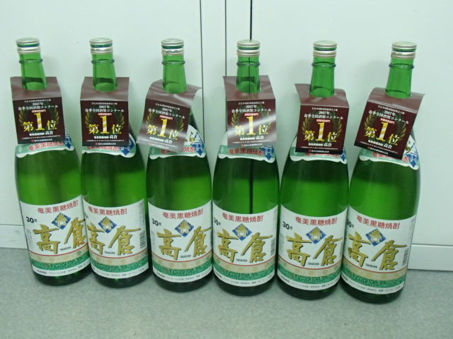 ＃27654 奄美大島酒造 奄美特産黒糖焼酎 高倉 たかくら 1800ml 30％ 6本セット 本格焼酎 2007年 春季全国酒類コンクール 本格焼酎部門第1位
