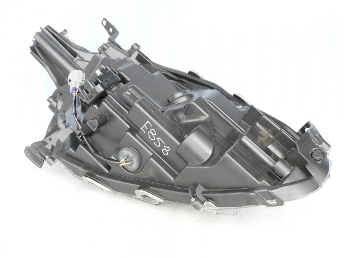 トヨタ シエンタ NSP170/NHP170 純正LED左ヘッドライト ICHIKOH52-289