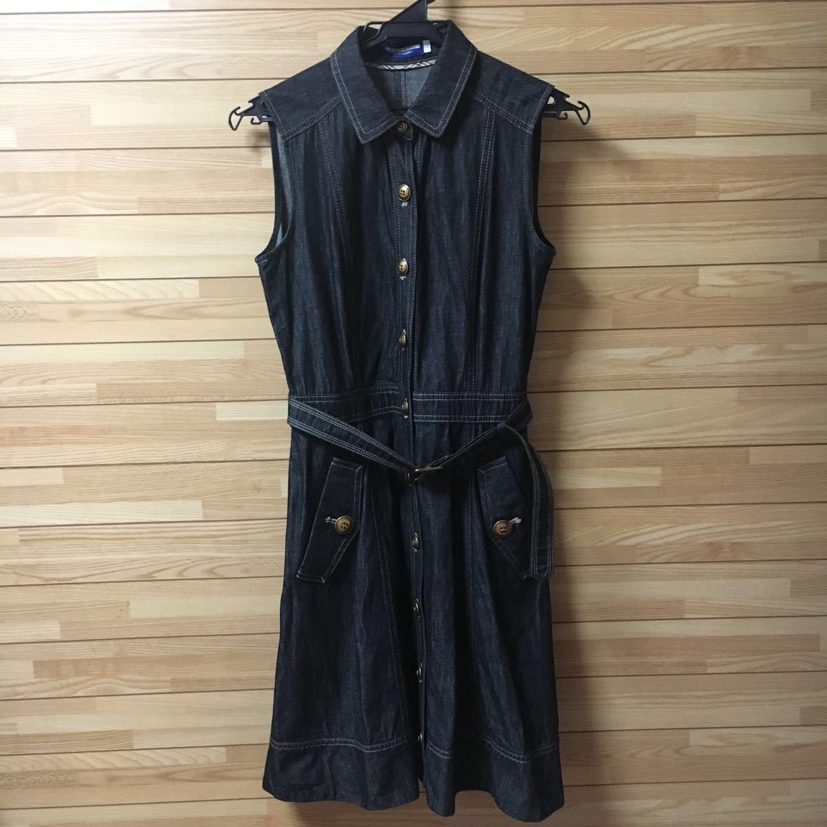 美品　バーバリーブルーレーベル　デニム　ノースリーブワンピース　ベルト付き　38 デニムワンピース バーバリーブルーレーベル ブルーレーベル 美品 中古