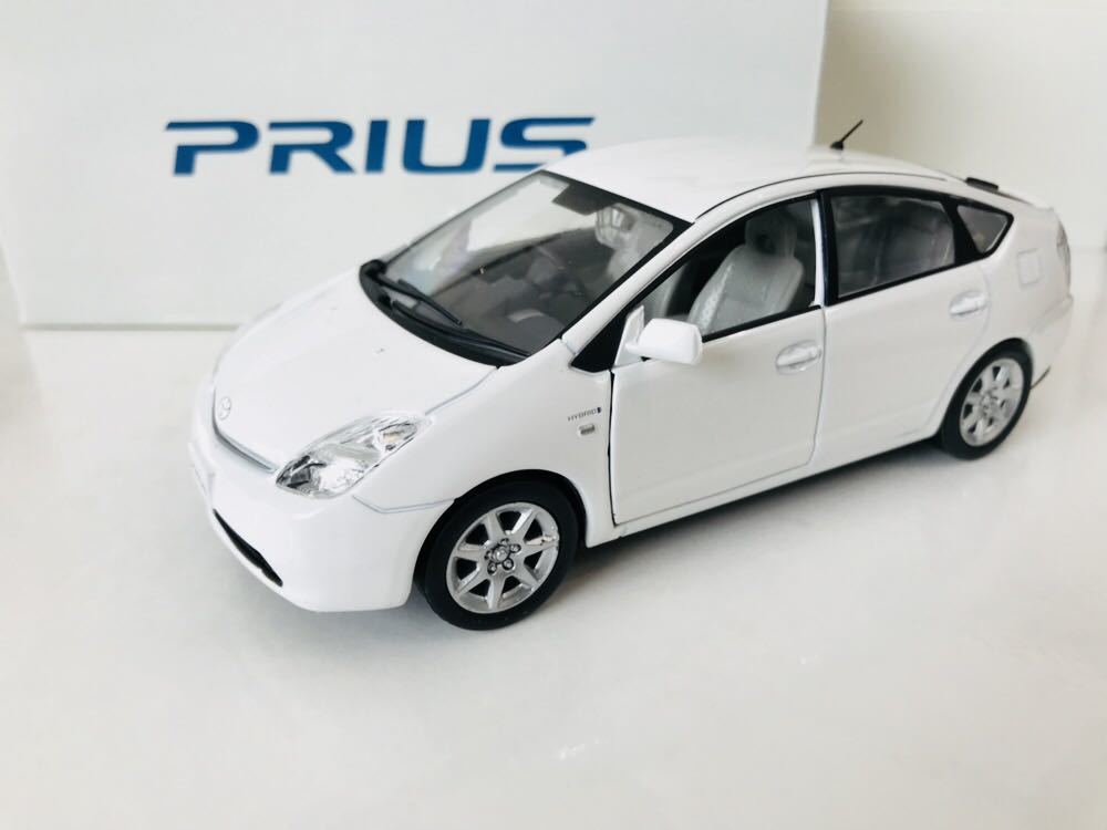 即決 サンプルミニカー トヨタ プリウス ホワイトパールクリスタル