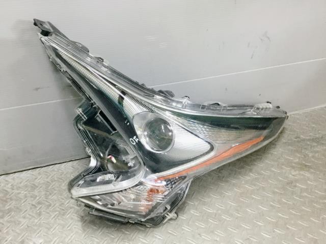 プリウス DAA-ZVW51 左 ヘッド ライト ランプ レンズ 040 コイト 47-80 ZVW50 ZVW55